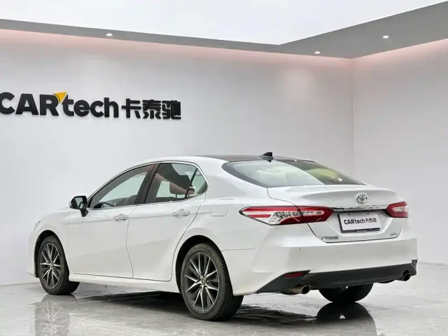 Toyota Camry — Фото автомобиля 3
