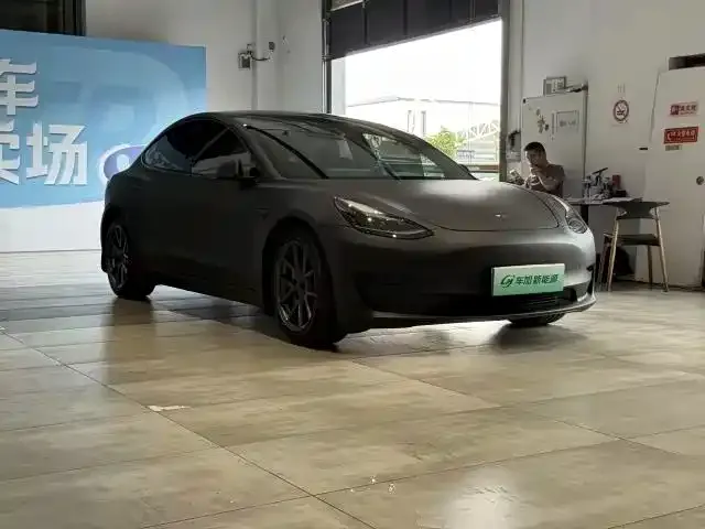 Tesla Model 3 — Фото автомобиля 3