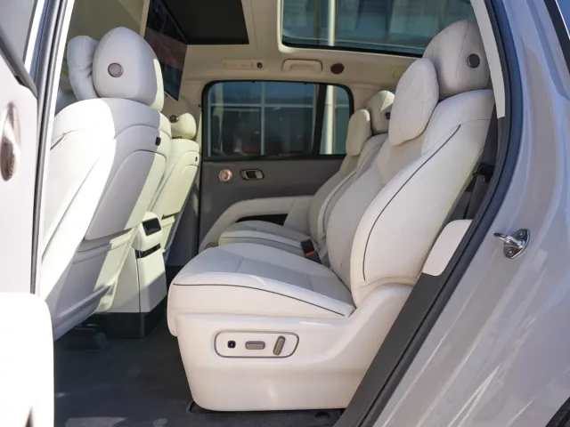 Li Auto i8 — Фото автомобиля 15