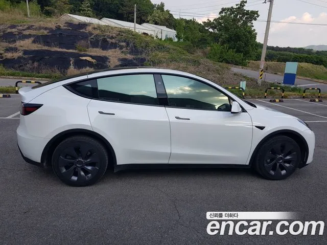 Tesla Model Y — Фото автомобиля 5