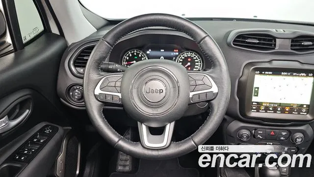 Jeep Renegade — Фото автомобиля 19