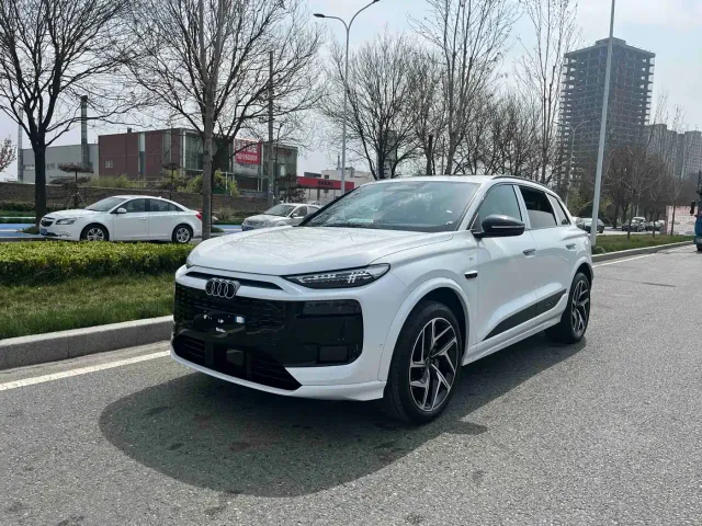 Фотография автомобиля — Audi Q6L e-tron