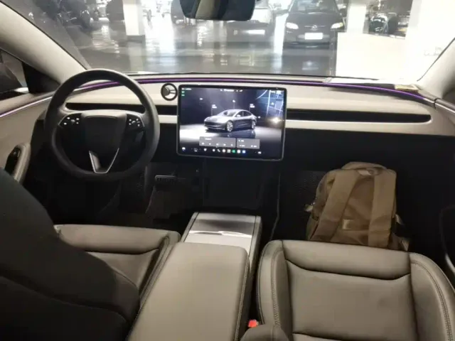 Tesla Model 3 — Фото автомобиля 9