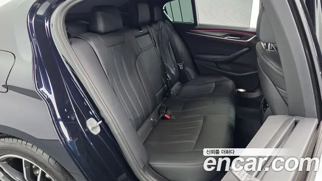 BMW 5 Series G30 — Фото автомобиля 17