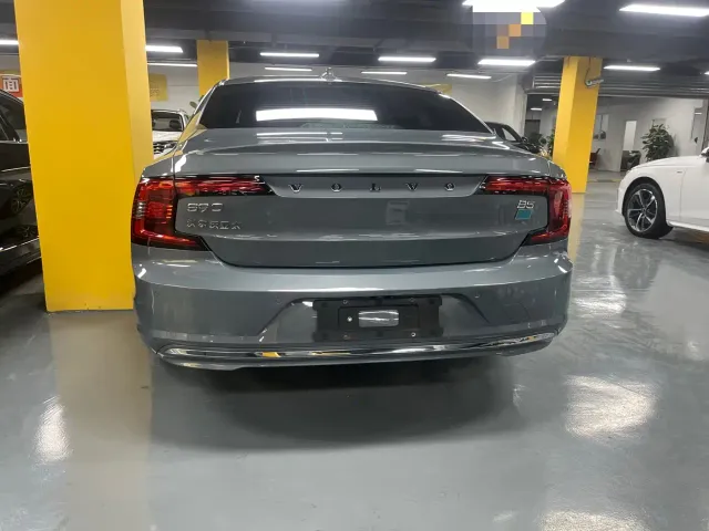 Volvo S90 — Фото автомобиля 9