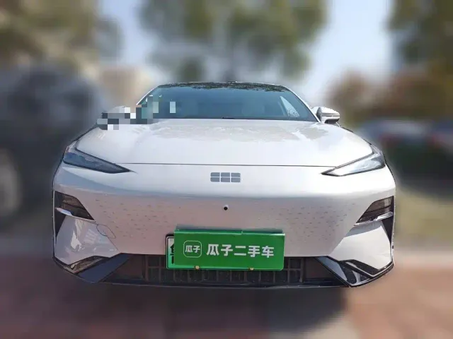 Geely Galaxy E8 — Фото автомобиля 2