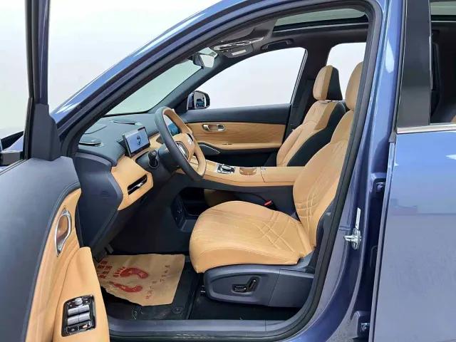 Geely Galaxy Starship 7 EM-i — Фото автомобиля 10