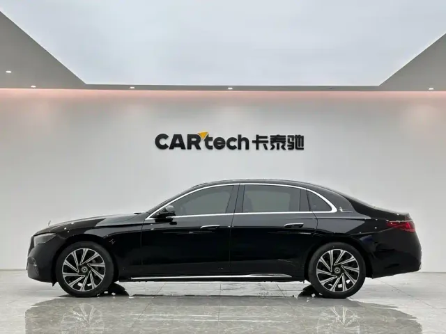 Mercedes-Benz E-Class — Фото автомобиля 2