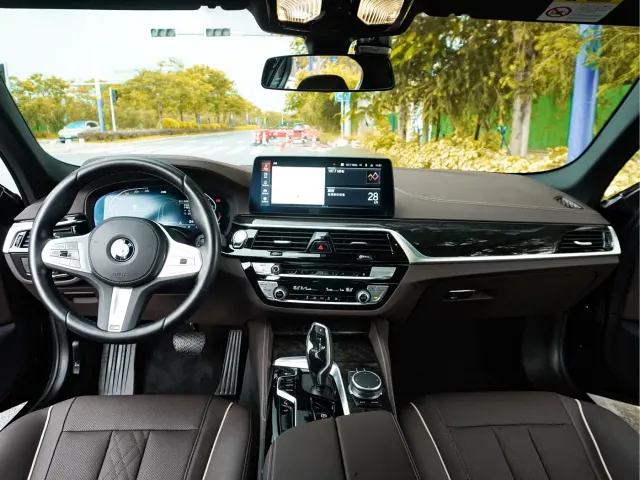 BMW 5 Series — Фото автомобиля 23