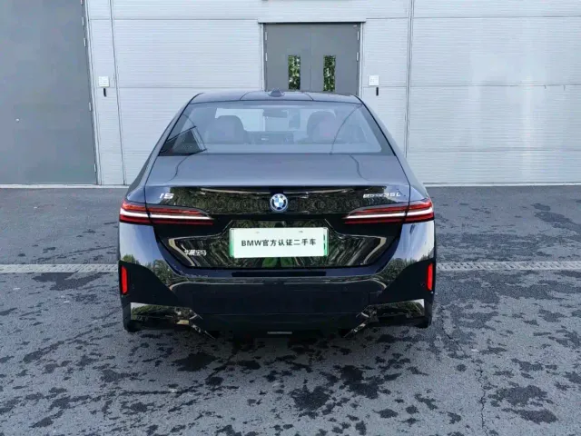 BMW i5 — Фото автомобиля 3