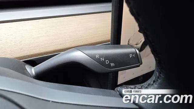 Tesla Model Y — Фото автомобиля 9