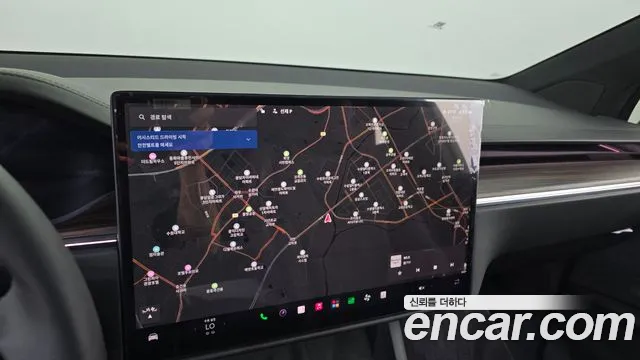 Tesla Model X — Фото автомобиля 13