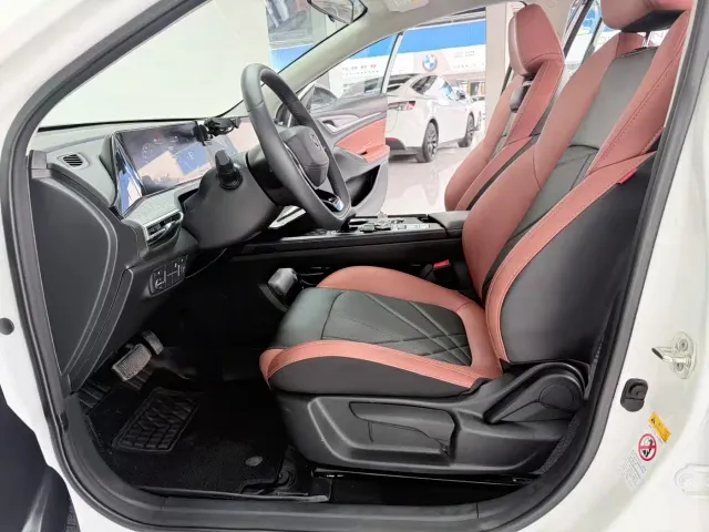 Changan Eado — Фото автомобиля 4