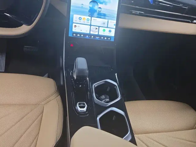 Geely Boyue L — Фото автомобиля 16