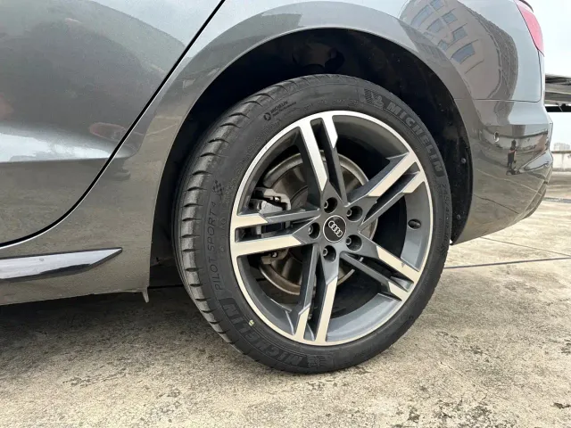 Audi A4L — Фото автомобиля 9