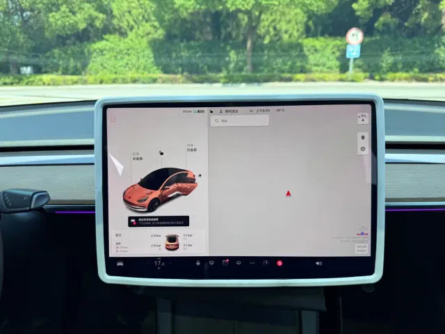 Tesla Model 3 — Фото автомобиля 17