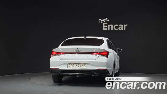 Hyundai Avante — Фото автомобиля 4
