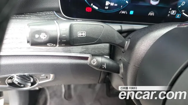 Mercedes-Benz E-Class — Фото автомобиля 19