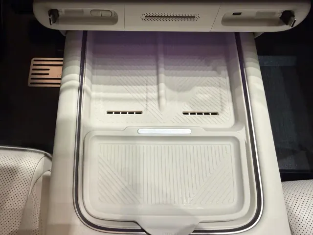 Li Auto i8 — Фото автомобиля 13