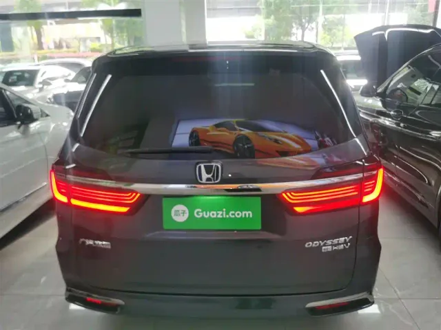 Honda Odyssey — Фото автомобиля 5