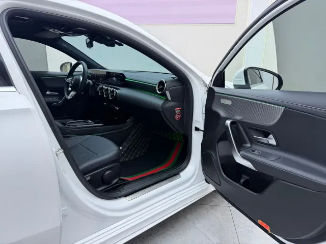 Mercedes-Benz A-Class — Фото автомобиля 21