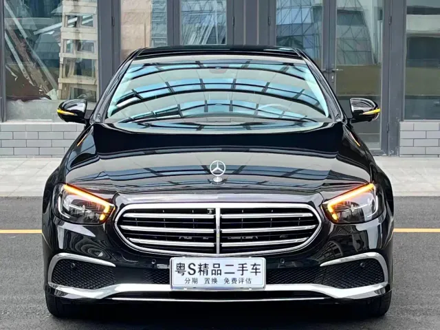 Mercedes-Benz E-Class — Фото автомобиля 2