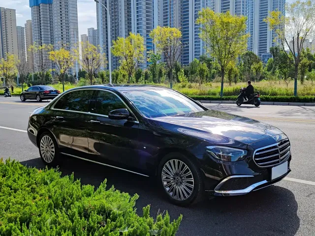 Mercedes-Benz E-Class — Фото автомобиля 3