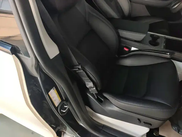 Tesla Model Y — Фото автомобиля 24