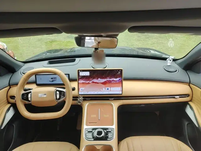 Geely Galaxy Starship 7 EM-i — Фото автомобиля 9