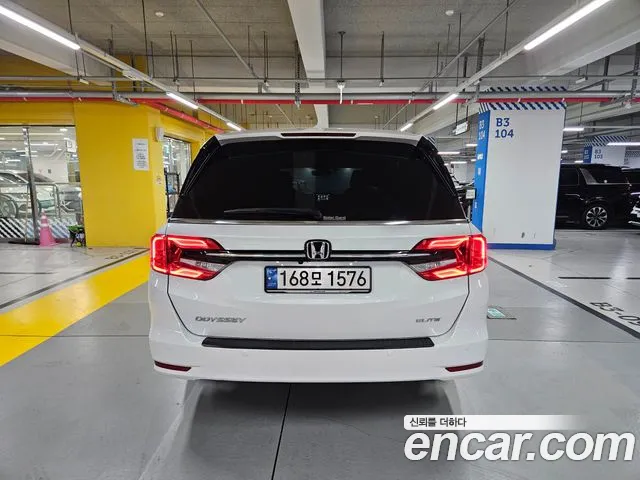 Honda Odyssey — Фото автомобиля 4
