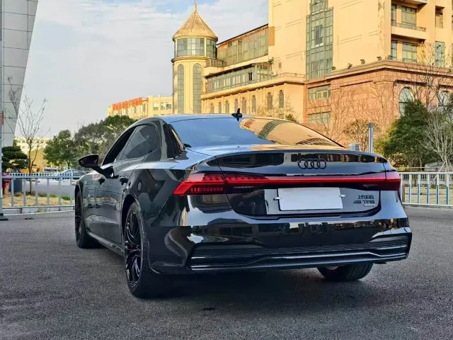 Audi A7L — Фото автомобиля 9