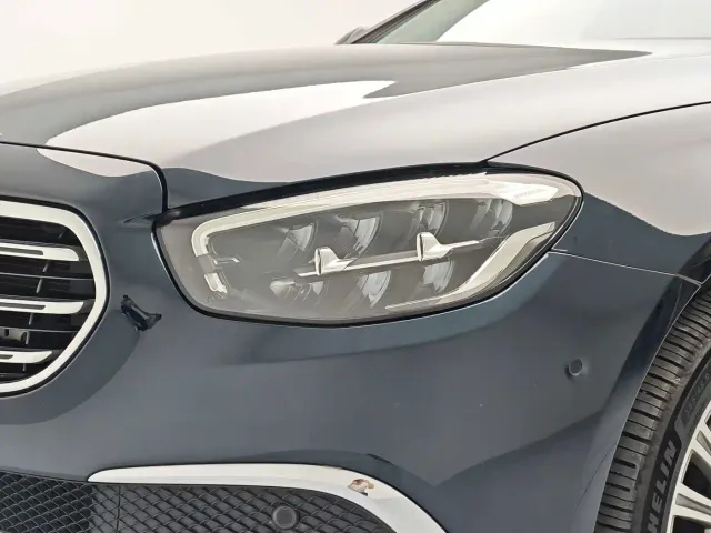 Mercedes-Benz E-Class — Фото автомобиля 17