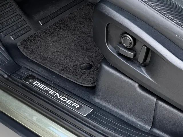 Land Rover Defender — Фото автомобиля 22