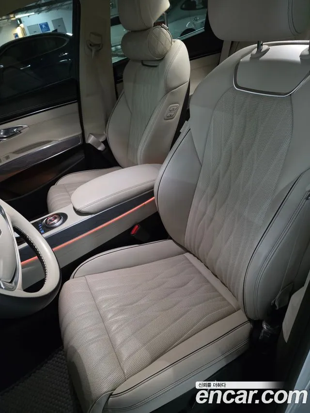Genesis GV70 — Фото автомобиля 12