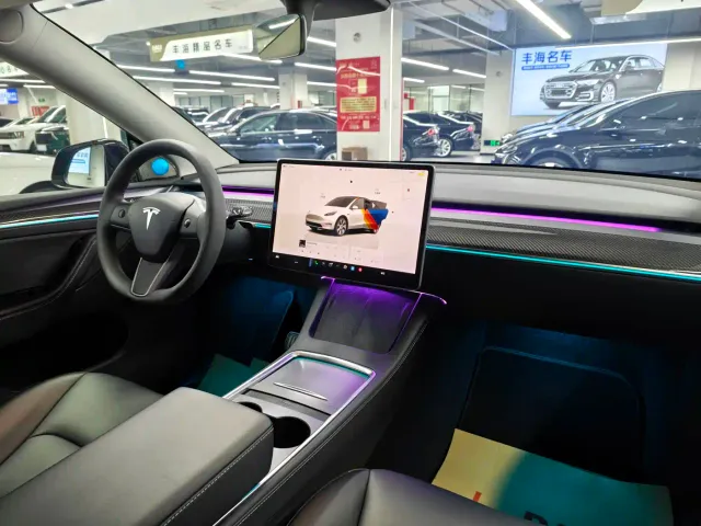 Tesla Model Y — Фото автомобиля 10