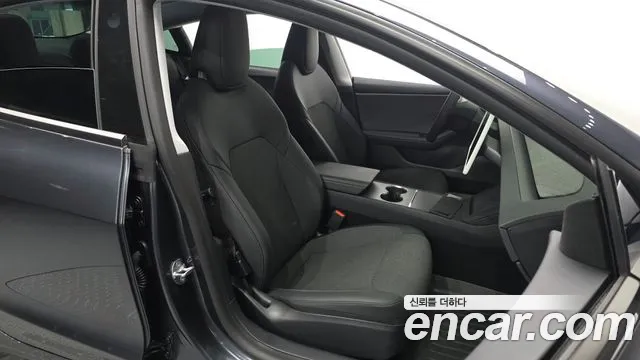Tesla Model 3 — Фото автомобиля 16