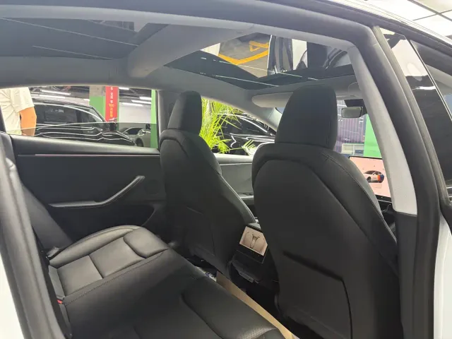 Tesla Model 3 — Фото автомобиля 9