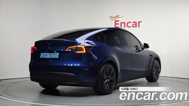 Tesla Model Y — Фото автомобиля 2