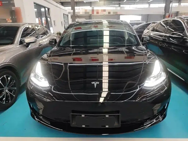 Tesla Model 3 — Фото автомобиля 2