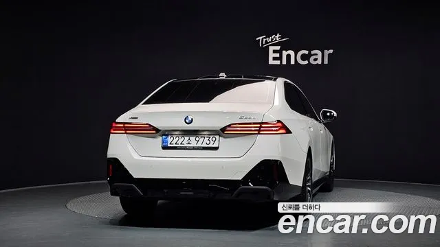 BMW 5 Series G60 — Фото автомобиля 4