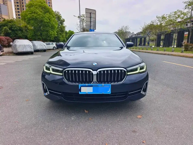 BMW 5 Series — Фото автомобиля 2