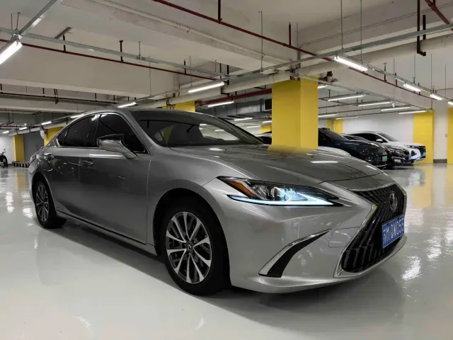 Lexus ES — Фото автомобиля 2