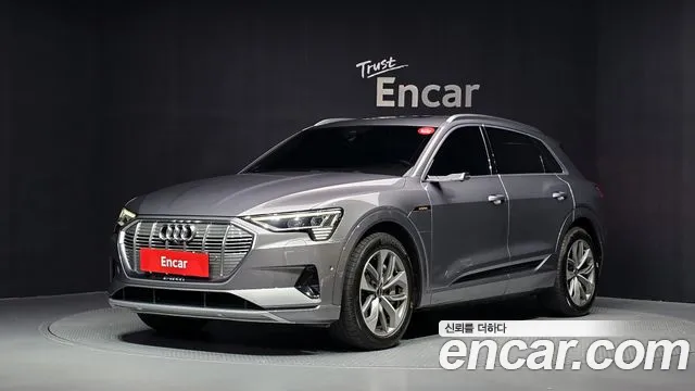 Фотография автомобиля — Audi e-tron