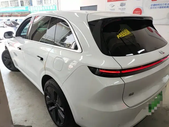 Li Auto L6 — Фото автомобиля 7