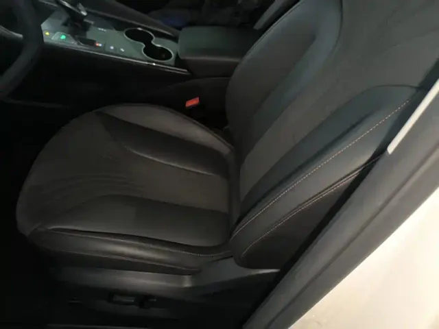 Roewe D5X DMH — Фото автомобиля 14