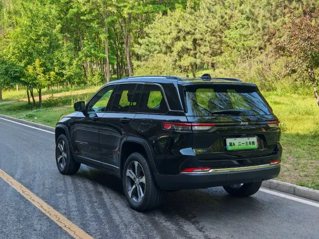 Jeep Grand Cherokee 4xe — Фото автомобиля 17