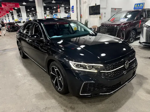 Volkswagen Passat — Фото автомобиля 3