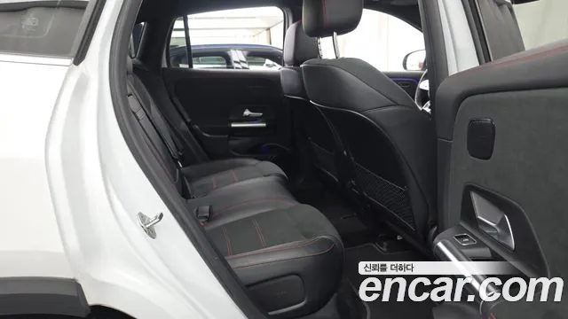 Mercedes-Benz EQA — Фото автомобиля 12