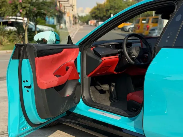 Xiaomi SU7 — Фото автомобиля 13