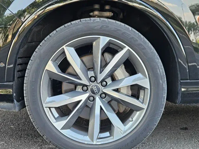 Audi Q7 — Фото автомобиля 23